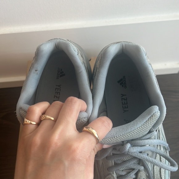 Yeezy Boost 700 Hospital Blue - Picture 4 of 11